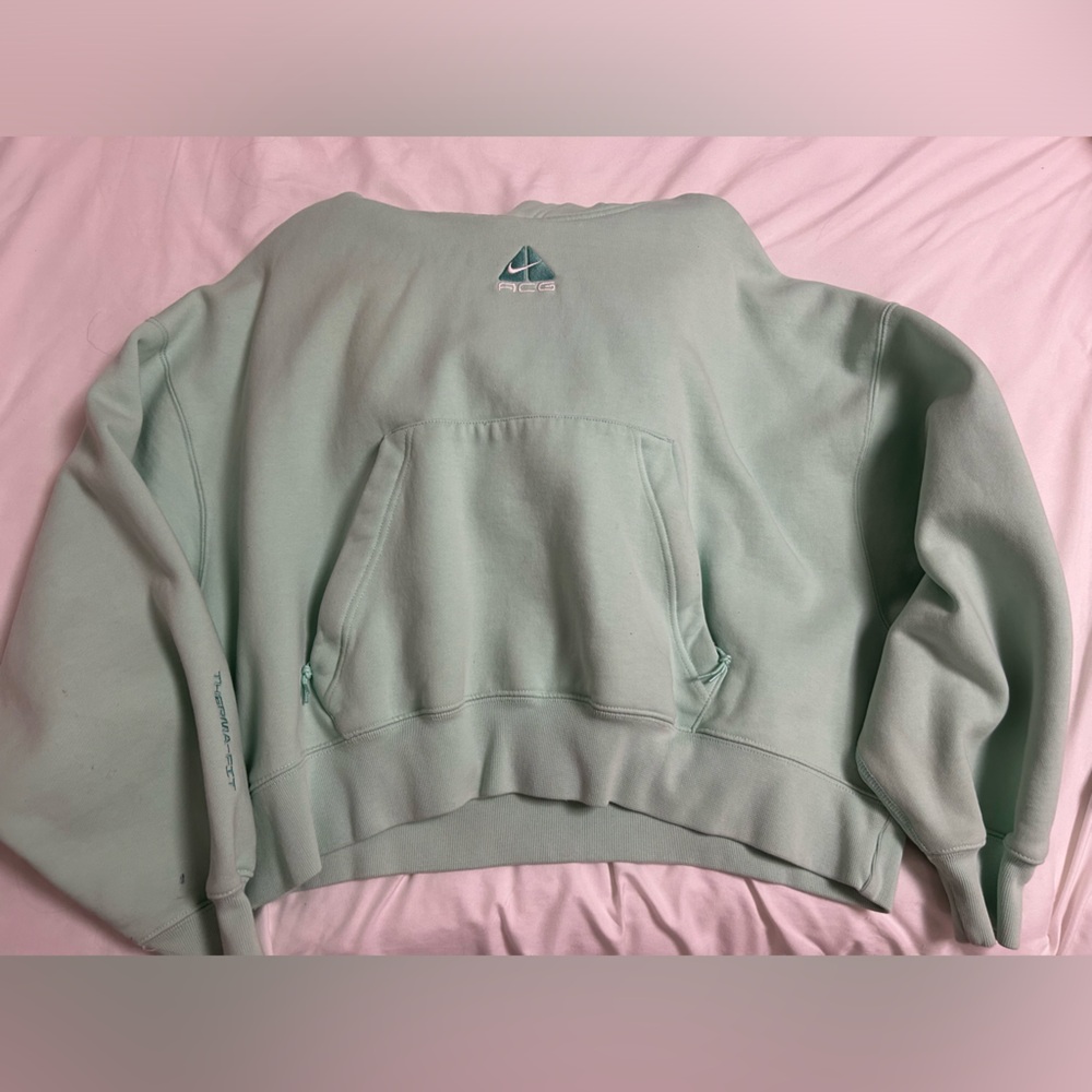 super comfy Nike sweat shirt